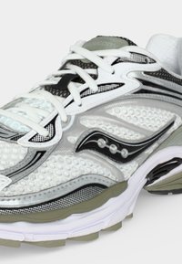 Saucony PROGRID OMNI 9 UNISEX - Baskets basses - pink/purple